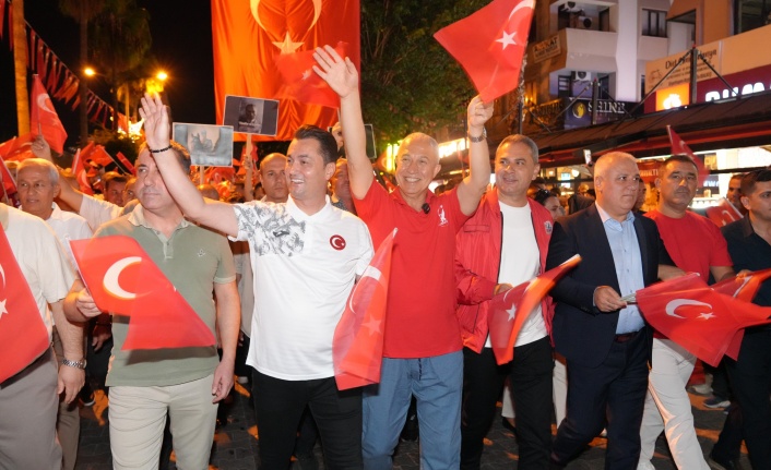Cumhuriyetimizin 102. yılı Alanya'da coşkuyla kutlandı