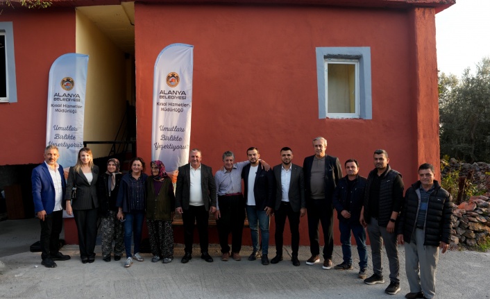 Alanya Belediyesi ihtiyaç sahibi ailenin evini yeniledi