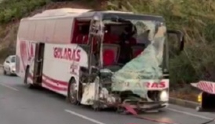 Alanya'da gece yarısı korkunç kaza; 5 yaralı var