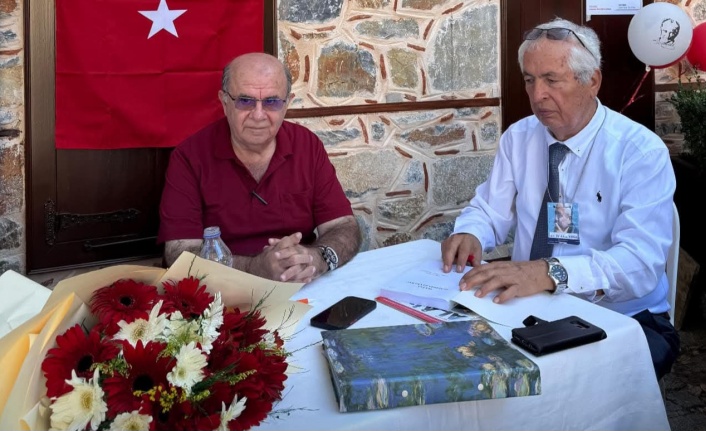 'Sultan Alaaddin Keykubat' adlı kitabını imzladı