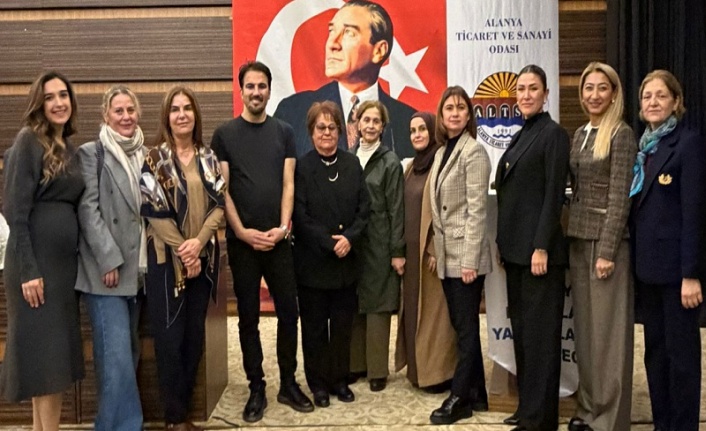 Alanya'da aile içi iletişim ve eşler arası uyum söyleşisi yapıldı