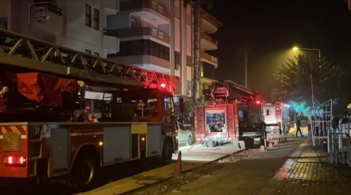 Alanya'da cinnet getiren patron 250 bin TL'yi yaktı