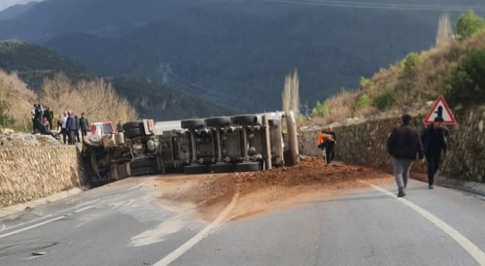 Alanya'da kamyon faciası; 1 ölü 3 yaralı var