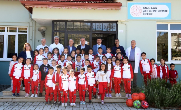ALTSO'dan 500'den fazla öğrenciye eşofman ve spor malzemeleri desteği