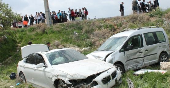 Çarpışan Araçlar Şarampole Uçtu: 4 Yaralı 