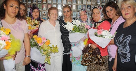 Chp’li Kadınlardan Şehit Ve Gazi Annelerine Ziyaret 