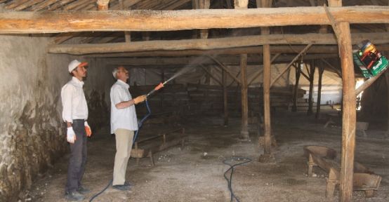 Cihanbeyli’de Mandıralar İlaçlanıyor 