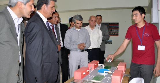 Erdemli Anadolu İmam Hatip Lisesi “bilim Fuarı” Açtı 