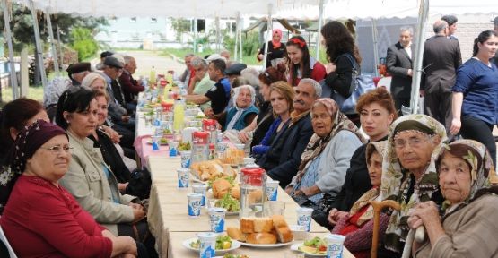 Kursiyer Aşçılardan, Huzurevi Sakinlerine Yemek 