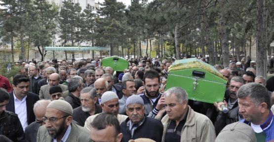 Merdaneyle Öldürülen Anne Ve Kızı Defnedildi 