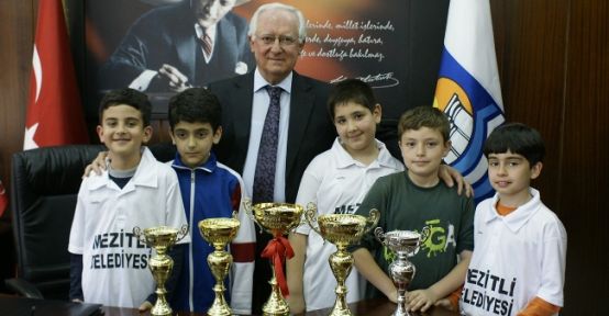 Mezitli Belediyesi Santranç Takımı Ödüle Doymuyor 