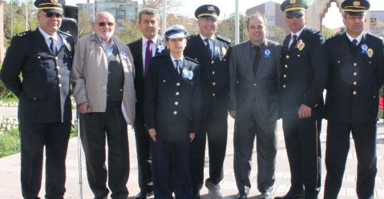 Polis Dostları Ayfer Ve Cuma Dede 