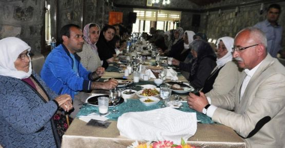 Seydişehir'de Şehit Annelerine Anlamlı Yemek 