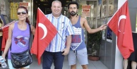 ŞAHİN BAYRAK DAĞITTI
