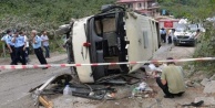 OTEL MİDİBÜSÜ DEVRİLDİ: 12 YARALI VAR