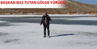 BAŞKAN BUZ TUTAN GÖLDE YÜRÜDÜ