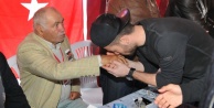 FUTBOLCULAR ŞEHİDİMİZİN BABASININ ELİNİ ÖPTÜ