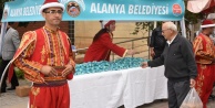 BELEDİYE'DEN KANDİL GECESİNDE VATANDAŞLARA LOKUM