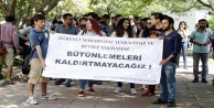 ÖĞRENCİLERDEN 'BÜTÜNLEME' EYLEMİ