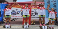 BİSİKLETCİLER  BİRİNCİLİK İÇİN YARIŞTI