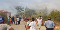 YANGIN MAHALLEYİ SOKAĞA DÖKTÜ