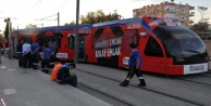 Antalya’da tramvay raydan çıktı: 1 yaralı