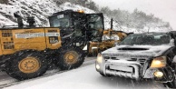 Alanya'da kardan kapanan yollar açıldı