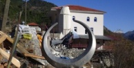 Fırtına cami minaresini yıktı