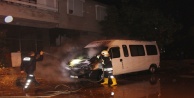 Park halindeki minibüs yandı