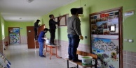 FETÖ'den alınan okulu imamlar boyadı