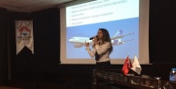 Öğrencilere bayan pilotluğu anlattı