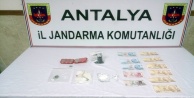 Şüphe üzerine durdurulan şahıslardan uyuşturucu çıktı