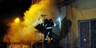 Yangın 2 katlı evi kül etti