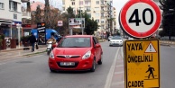 Bu caddede hız sınırı sadece 40