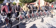 Büyükşehir muhtarlara bisiklet dağıttı