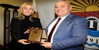Kent Konseyi'den Şahin'e Plaket