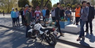 Milli bisikletçiye motosiklet çarptı