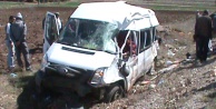Minibüs çarptı hayatını kaybetti