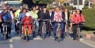 Belediye Başkanı işe bisikletle gitti