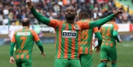 Vagner Love'a Çin kancası