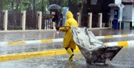 Nisan yağmuru hayatı felç etti