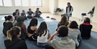 Öğrencilere tiyatro eğitimi