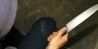 Polise evinin önünde bıçaklı saldırı