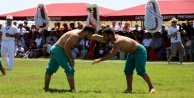 Komşuda meydan pehlivanların
