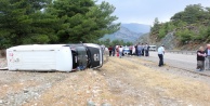 Otel servis minibüsü devrildi: 5 yaralı var