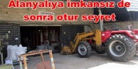Traktörü kepçeye dönüştürdü