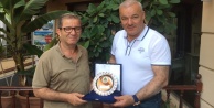 Alanyaspor'dan Taç'a teşekkür plaketi