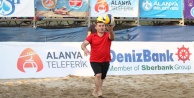 Başkan Yücel plaj voleybolunda hünerlerini sergiledi