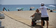 Alanya'da engelli bireylerin deniz keyfi