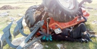 Devrilen traktörün altında kaldı öldü